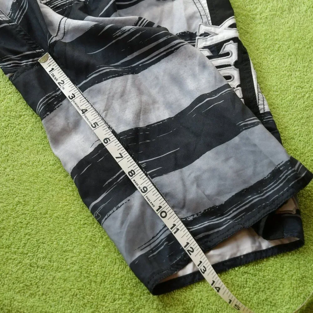 NWT - SALTrockCobain Stripe Boardshort Grey, Size L